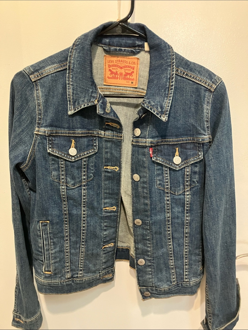 Woman’s Levi jacket like new